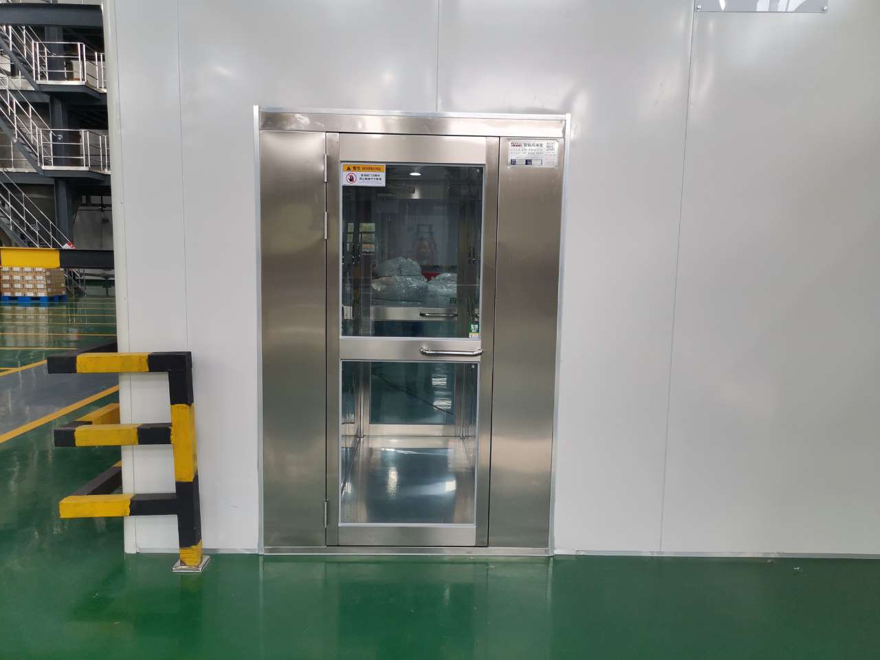 山東鵬翼建筑工程有限公司風淋室安裝